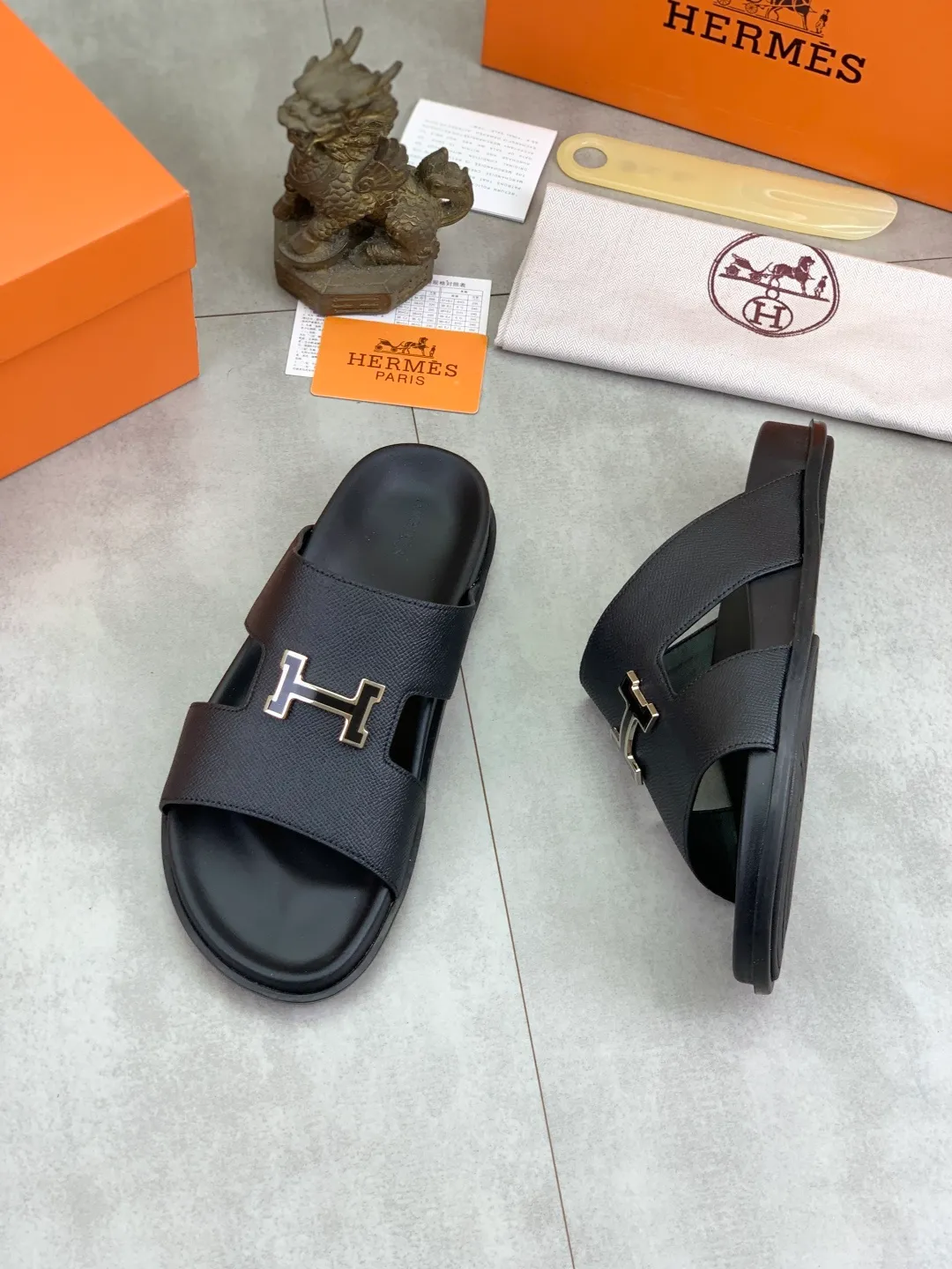 Men's shoes 💰P440 New [HERMES] high-end quality new Hermès slippers, made of imported calfskin, wear-resistant and non-slip rubber outsole. Fashionable and elegant code number: 39-44 (38 45 46 customized)